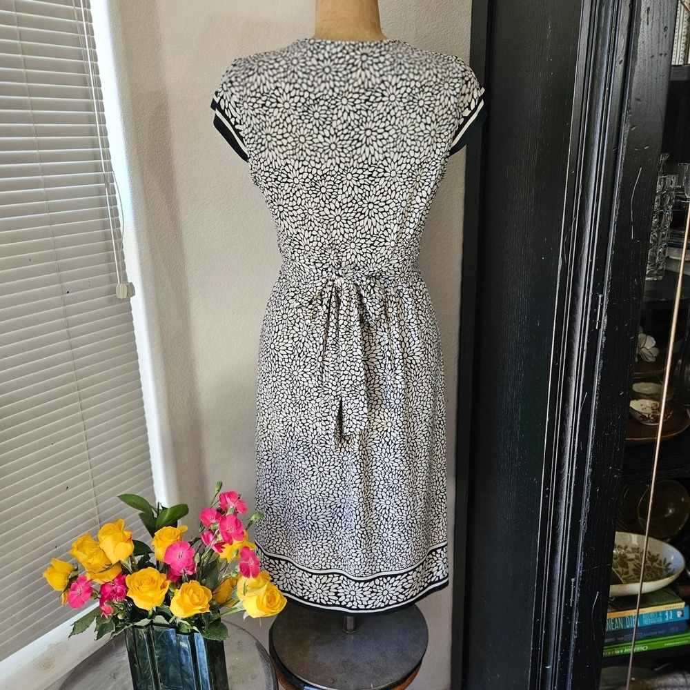 Mariposa Floral Wrap Dress Empire Waist Cap Sleeve M Cottagecore Black Cream - Picture 4 of 7